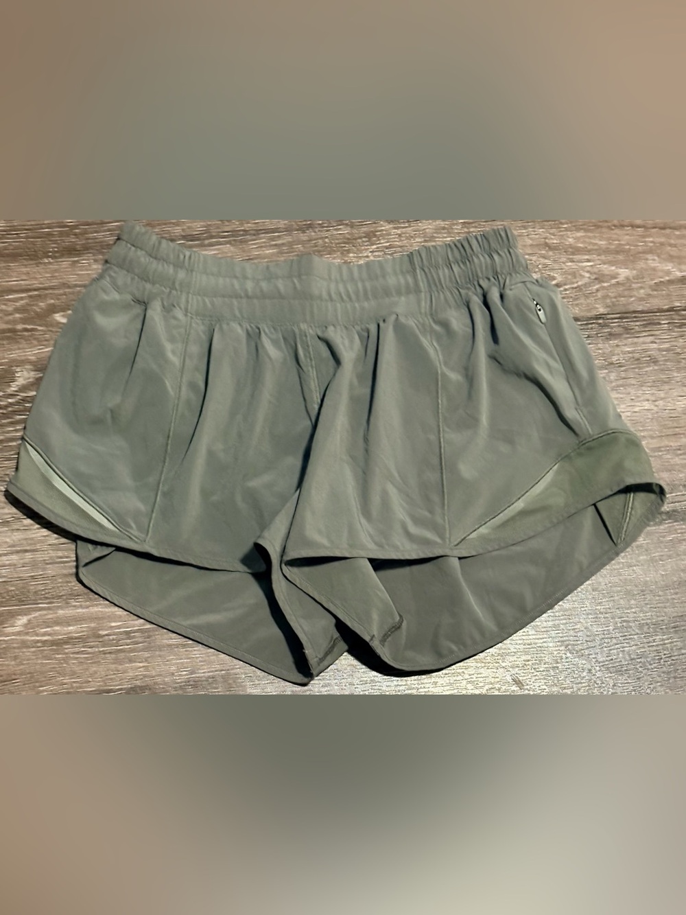 Lululemon Women's Hunter Green Hotty Hot Shorts with Drawstring Size 6